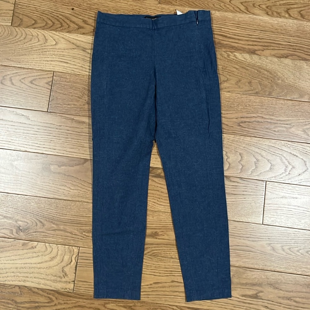 Women’s Banana Republic Blue Capri Size 4